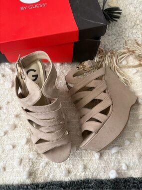 y2k style Guess Suede Wedges size 7.5